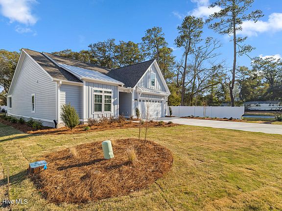 3rd image of 465 Raven Glen Drive