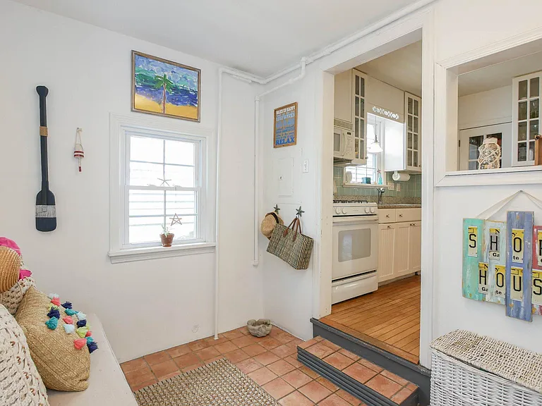 110 N Pembroke Ave — Photo 16