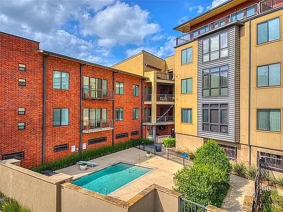 1st image of 401 E Boyd St Suite 202