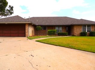 2903 NE Lakeview Cir, Lawton, OK 73507