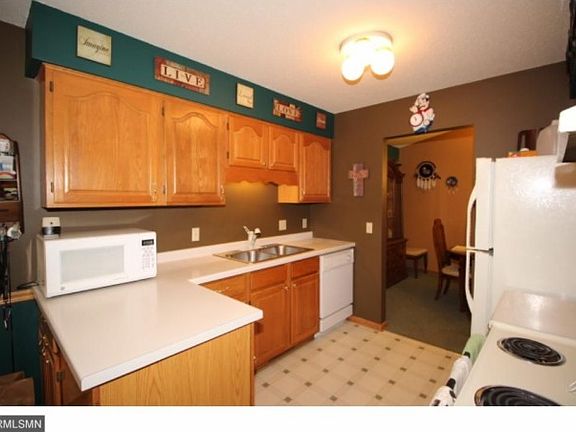 3rd image of 3671 Gershwin Ln N