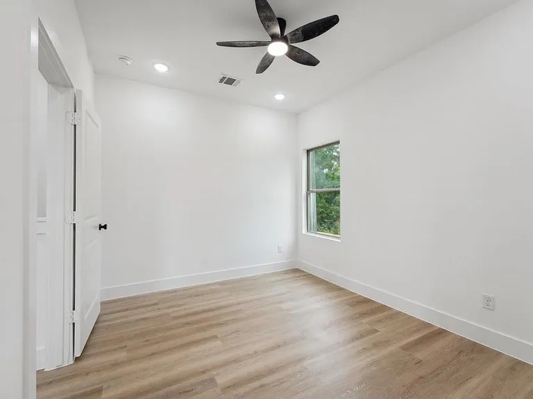 7416 Maxroy St — Photo 30