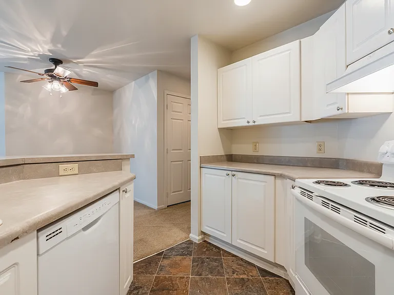 Bellevue Heights Apartments — Photo 5