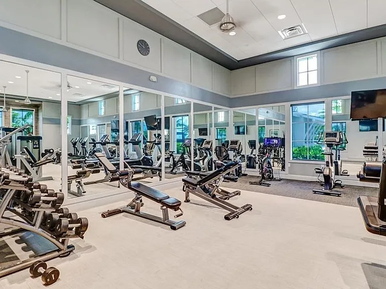 9241 Cayman Dr — Photo 48