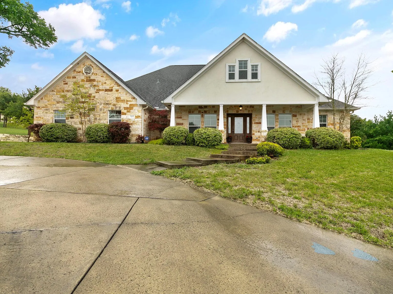 4 bed, 2.5 bath, 3339 sqft, $3,600 — Photo 2