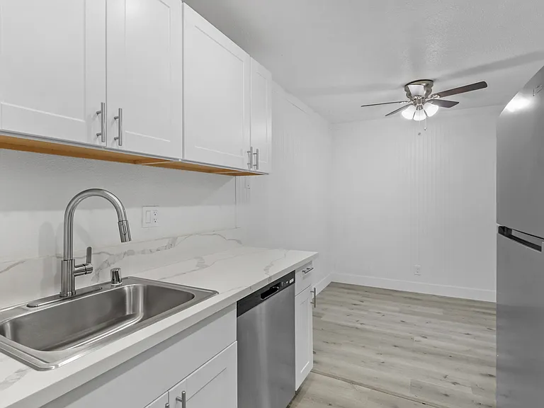 Arlington Apartments — Photo 6