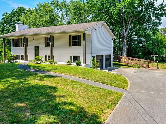 2nd image of 3834 Fairfield Dr