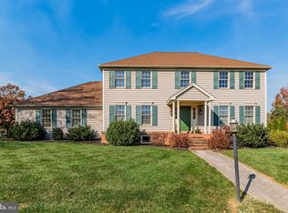 7 Red Oak Dr, Boiling Springs, PA 17007