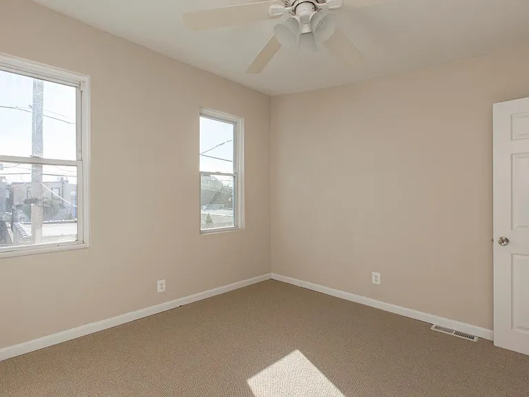 2826 Mercer St — Photo 16