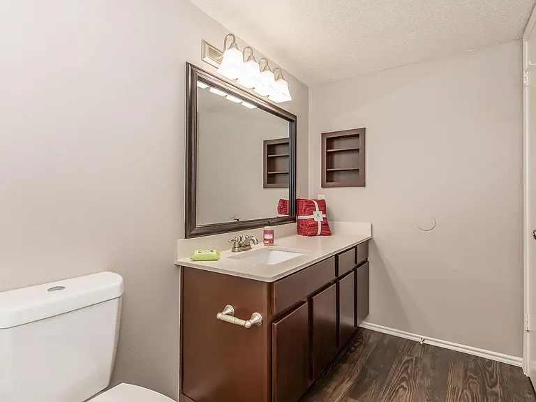 Eagle's Point Apartments — Photo 43