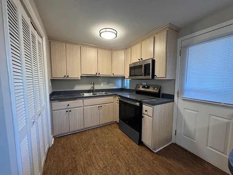 3820 Forest Ave — Photo 3