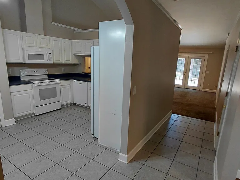 3508 Larkspur Ln — Photo 3