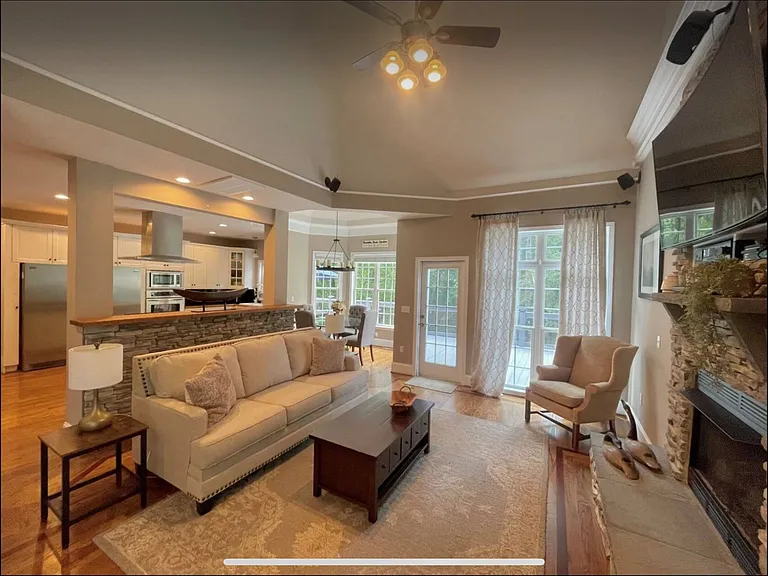 210 Brooks Dr — Photo 22