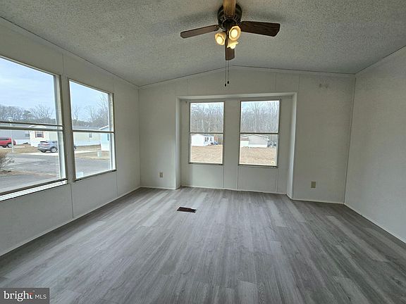 4th image of 18 Tara Dr