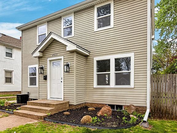 2nd image of 2031 Ridge Ave
