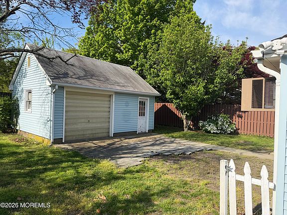 5th image of 1017 18th Avenue