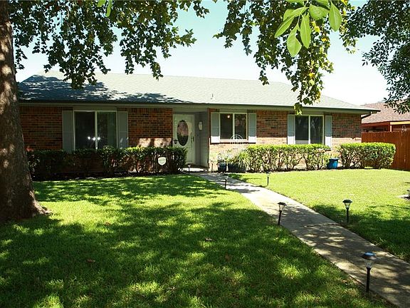 3rd image of 2925 Carnaby Ln