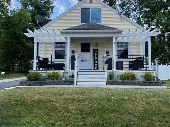 374 Washington Ave, Barberton, OH 44203