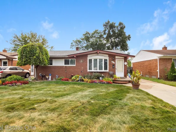 32111 Birchwood St, Westland, MI 48186