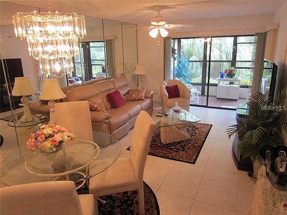 2nd image of 109 Woodlake Wynde #109