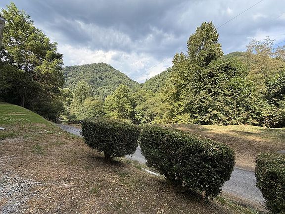 4th image of 1420 Poplar Grove Rd