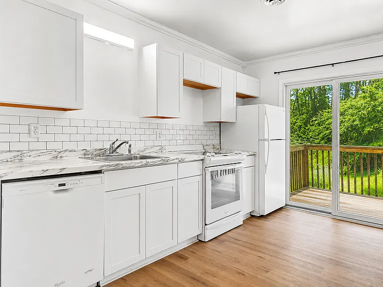 25A Pine Ln #6 — Photo 6