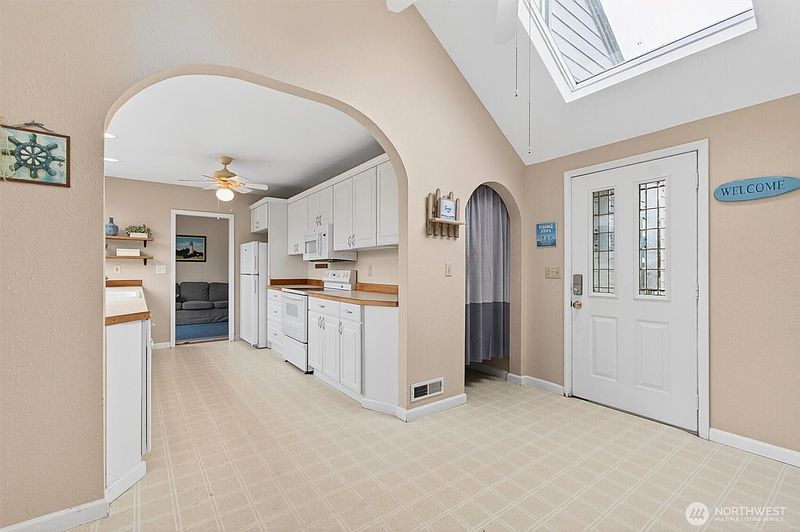 3rd image of 82 E Sunny Sands Road