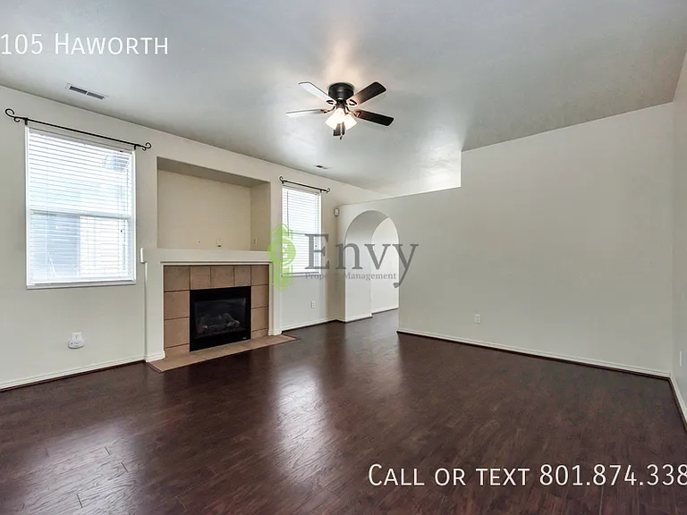 1105 W Haworth Dr — Photo 2