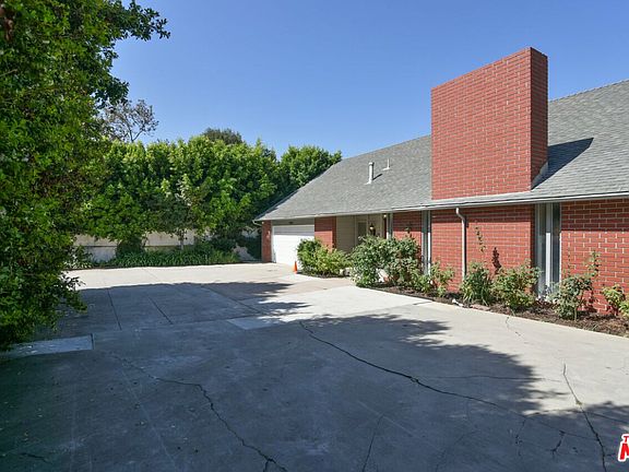 3rd image of 11491 W Sunset Blvd