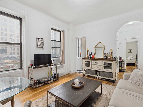 3rd image of 205 W 54th St APT 3F