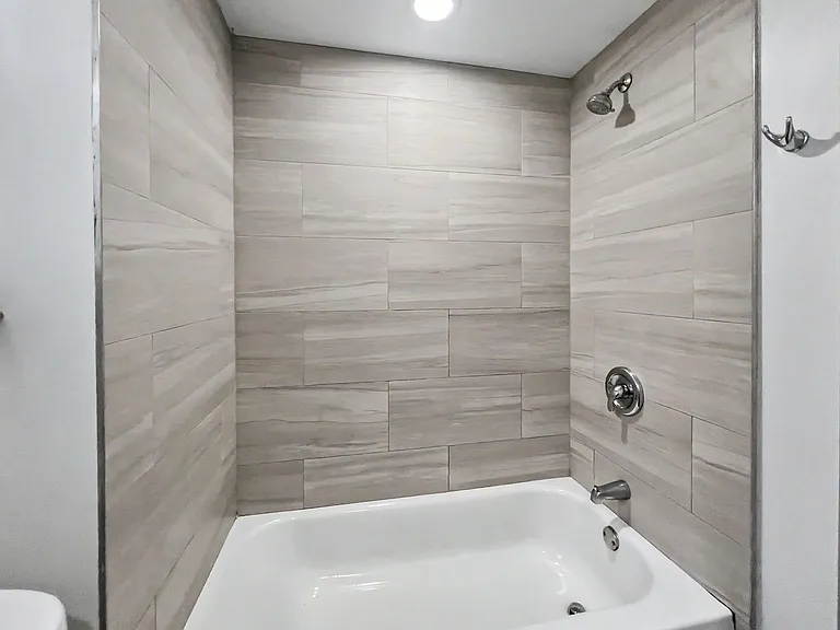 200 E Maple Ave — Photo 69