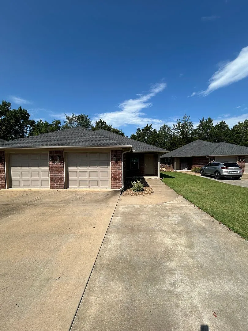 103 Sequoya Dr. A & B — Photo 1