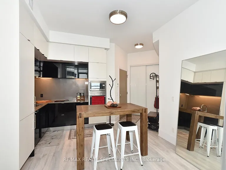 1 Edgewater Dr #911 — Photo 24