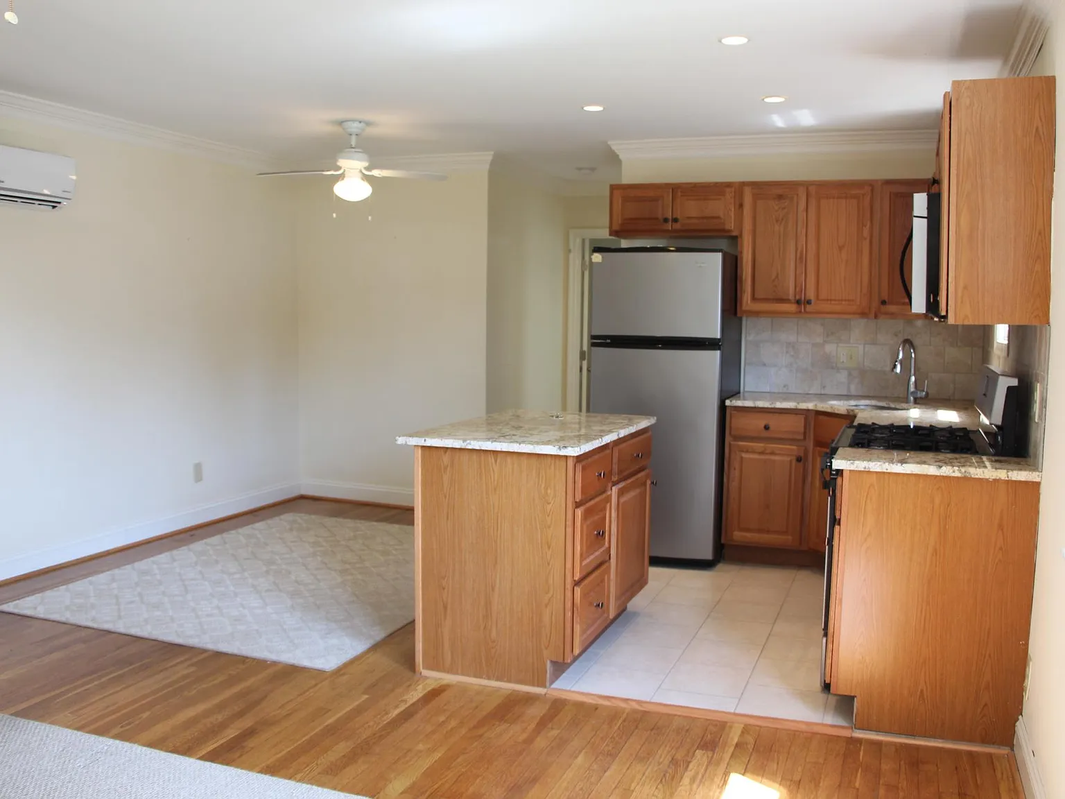 1 bed, 850 sqft, $2,000 — Photo 2