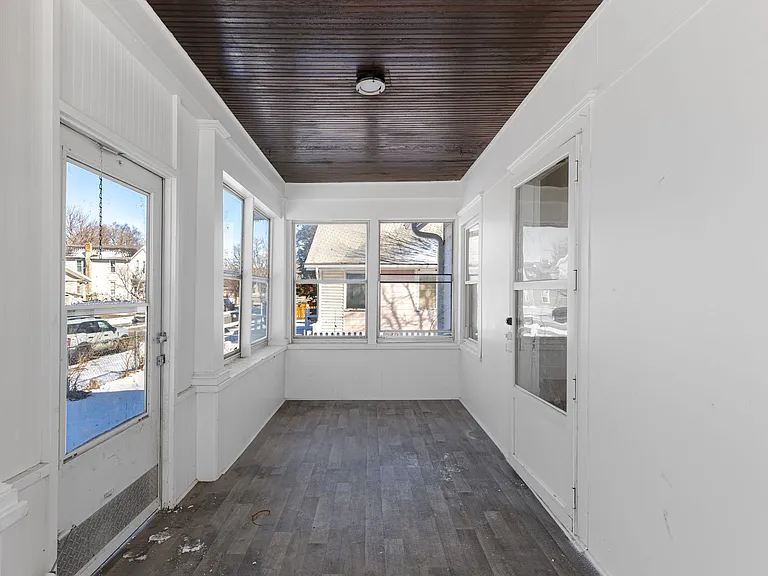 829 8th Ave — Photo 3