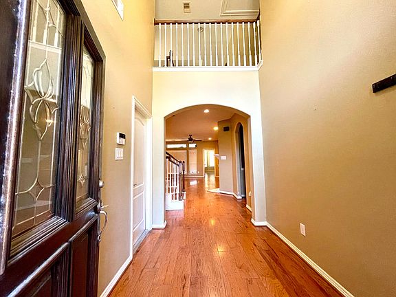 5th image of 14923 Hyde Park Pl