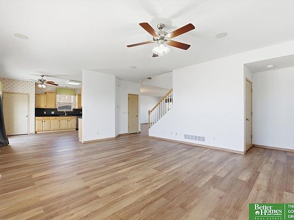 4th image of 2102 Sunburst Dr