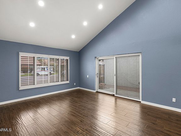 4th image of 1331 E NORTHSHORE Drive