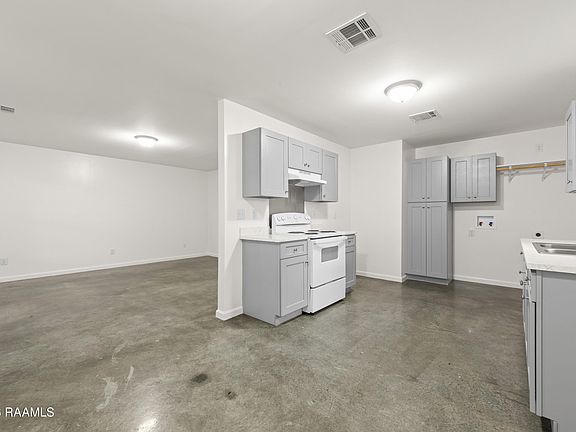 5th image of 112 Tyler Dr