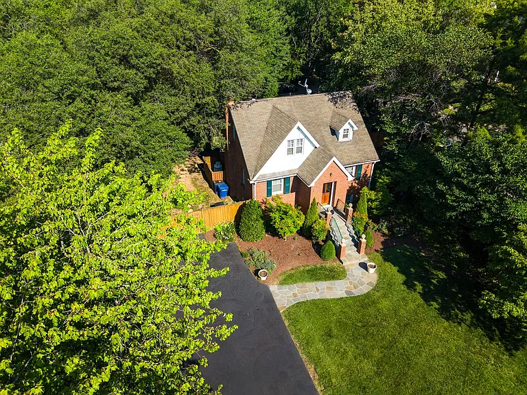 903 Crestview Dr — Photo 24
