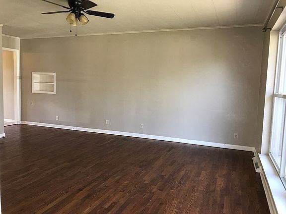 3rd image of 311 Crestview Dr
