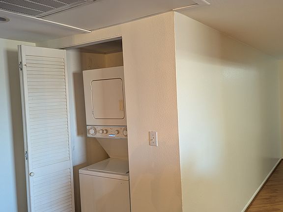4th image of 2121 Beloit Ave APT 309