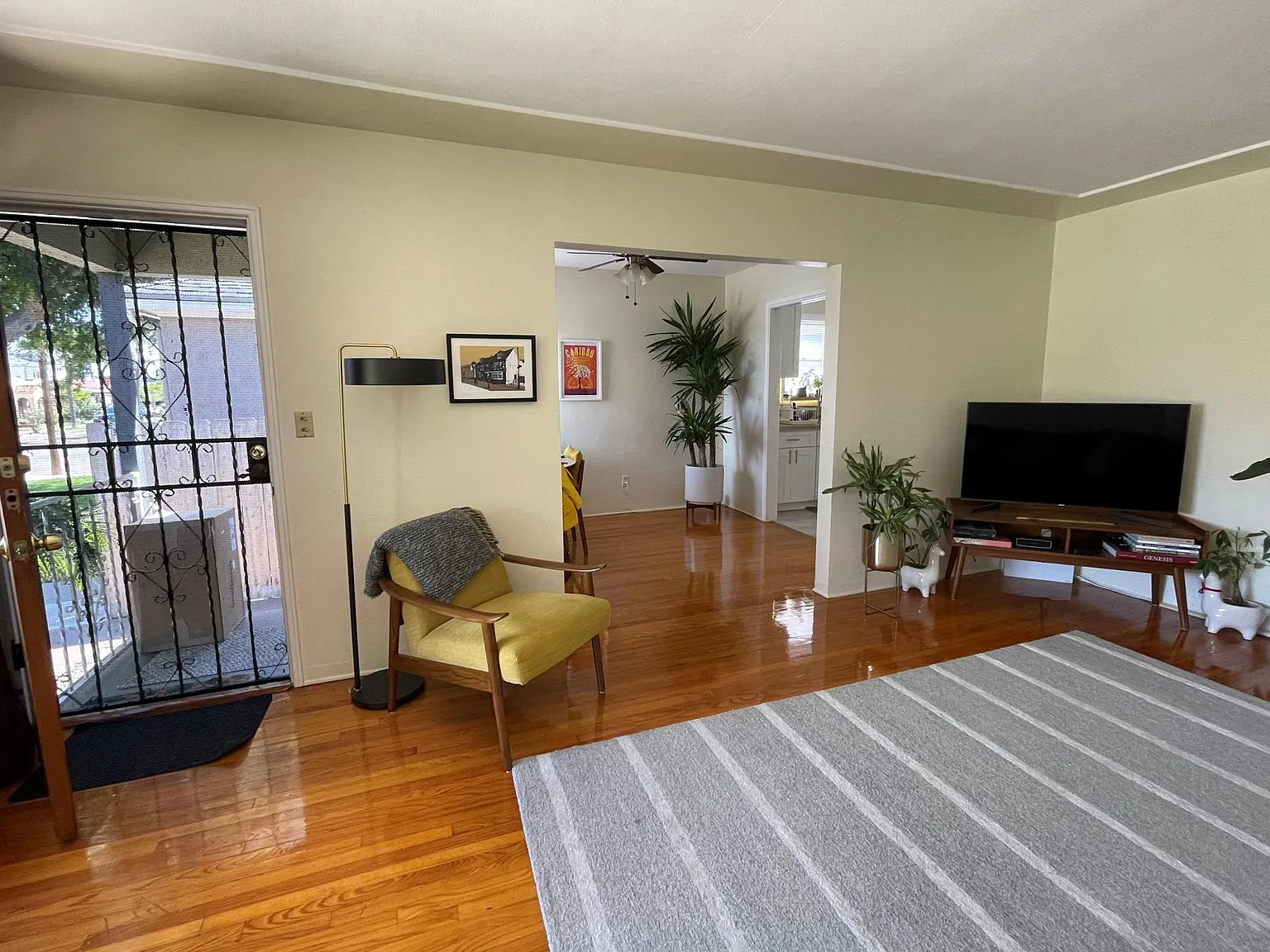 3 bed, 1250 sqft, $4,950 — Photo 3