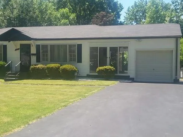 1232 Avant Dr, Saint Louis, MO 63137