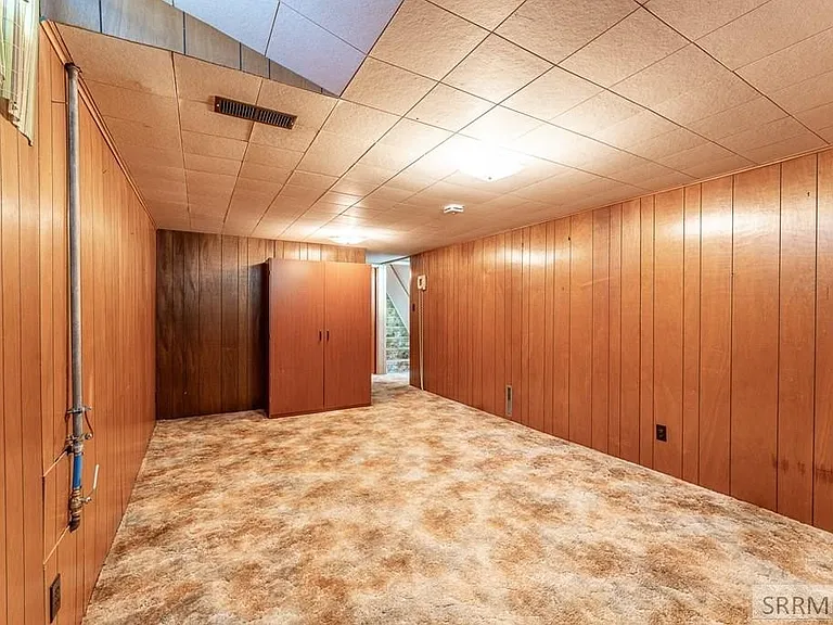 328 Melrose Dr — Photo 25