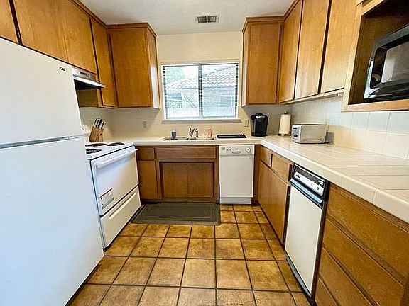 5th image of 412 Scripps Dr #A