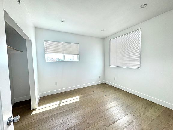 4th image of 238 N Park View St