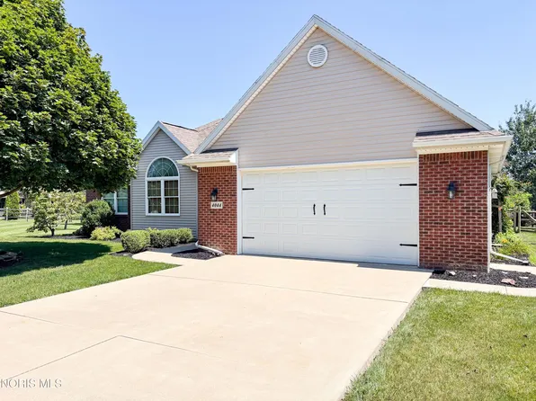 4044 Edge View Dr, Oregon, OH 43616