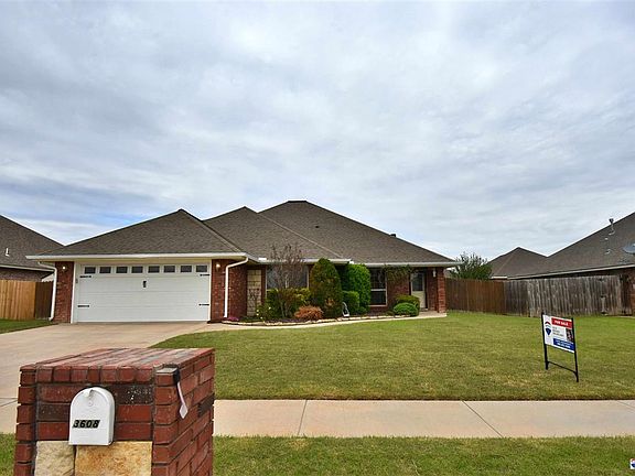 3rd image of 3608 NE Fieldcrest Dr