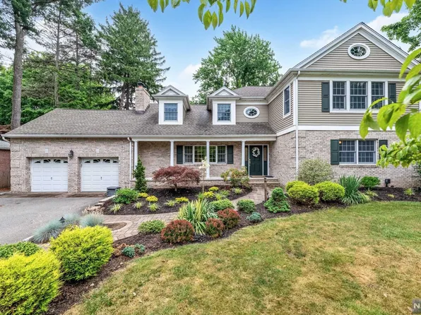 356 N Farview Ave, Paramus, NJ 07652
